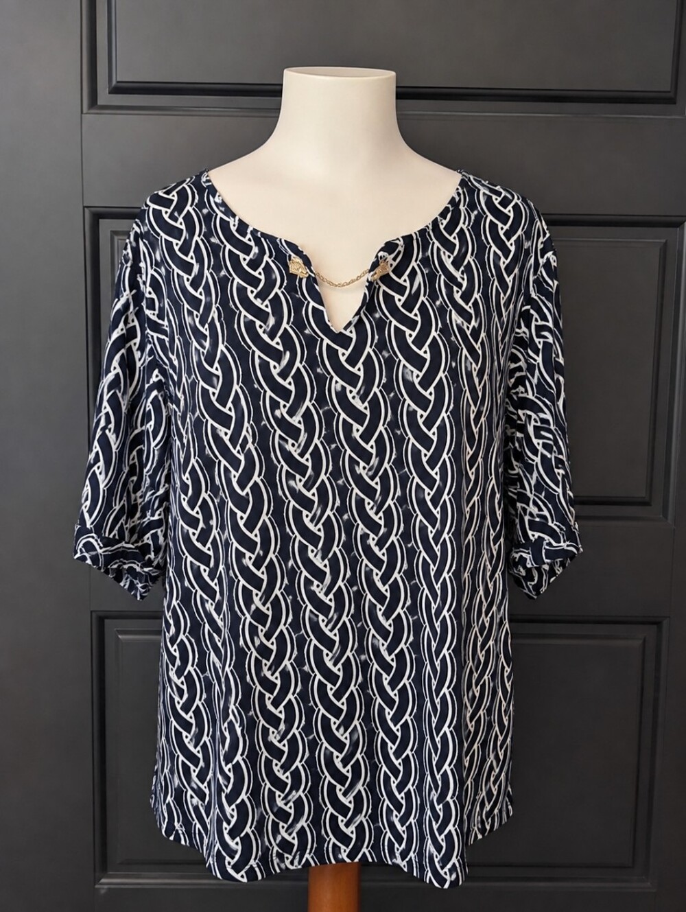 Jules & Leopold Navy  Chain-Print V-Neck Blouse